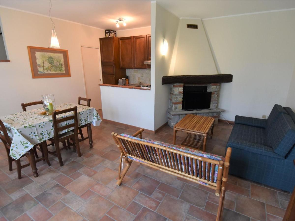 Apartment La Corte Bricca - Trilo B By Interhome Castana  Eksteriør billede